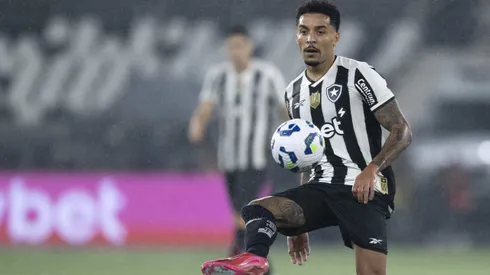 Gregore é um dos volantes titulares do Botafogo. Foto: Jorge Rodrigues/AGIF