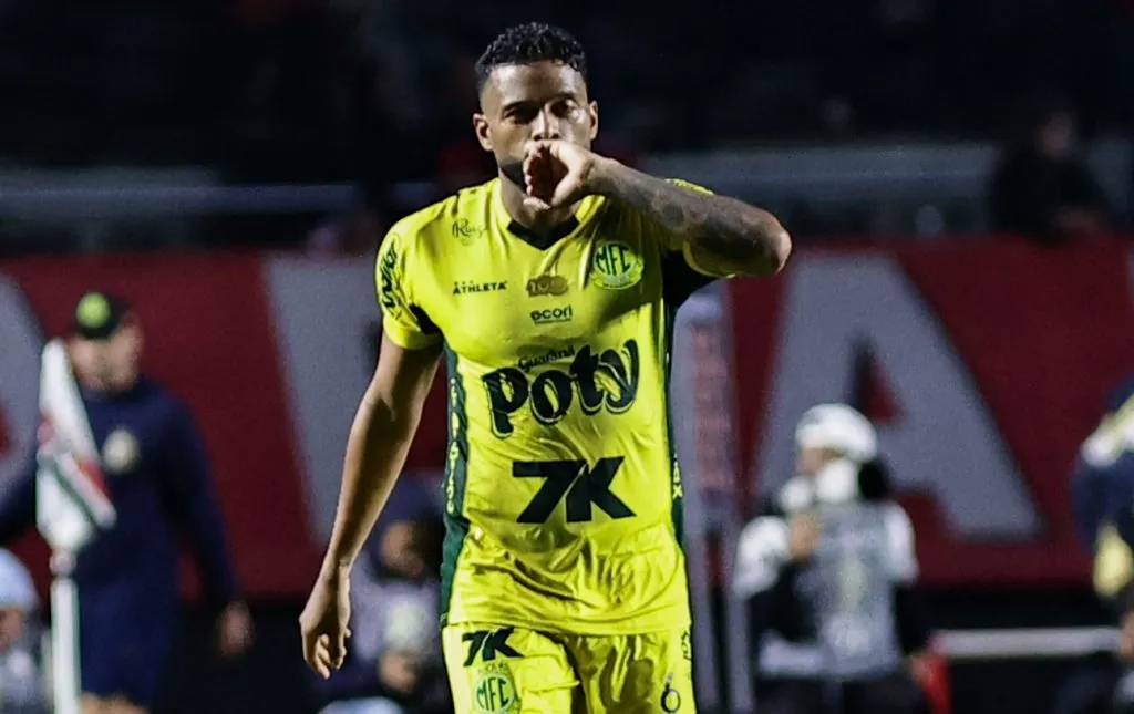 Reinaldo comemorando seu gol no Morumbis. Foto: Fabio Giannelli/AGIF