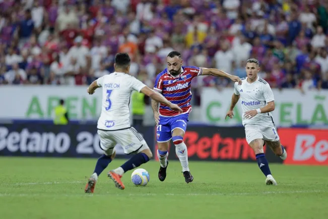 Moises jogador do Fortaleza durante partida contra o Cruzeiro pelo campeonato Brasileiro A 2024. Foto: Lucas Emanuel/AGIF