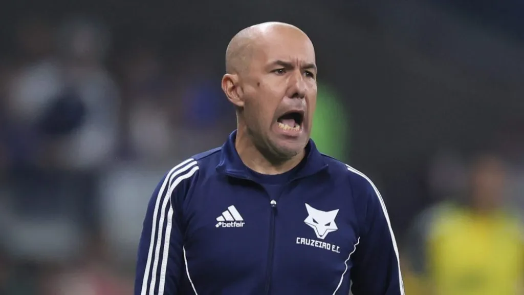 Leonardo Jardim técnico do Cruzeiro durante partida contra o Atlético-MG – Foto: Gilson Lobo/AGIF