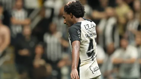 Talles Magno, jogador do Corinthians, lamenta durante partida contra o Atletico-MG no estadio Arena MRV pelo campeonato Brasileiro A 2025. Foto: Gilson Lobo/AGIF