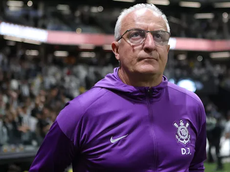 Torcida do Corinthians questiona demora de Dorival Júnior para substituições