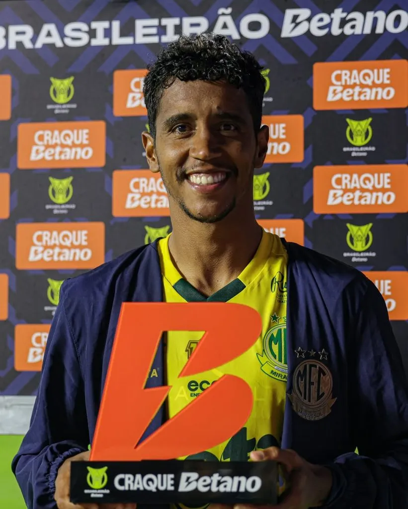 Gabriel, meia do Mirassol foi “craque do jogo” na partida vitoriosa contra o São Paulo fora de casa no Brasileirão 2025. Foto: JP Pinheiro/Agência Mirassol