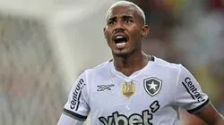 Destaque do Botafogo, Cuiabano está na mira do United - Foto: Thiago Ribeiro/AGIF