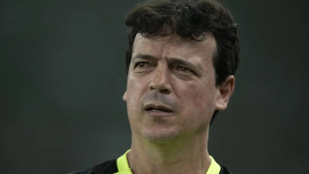 Fernando Diniz durante o clássico entre Fluminense x Vasco – Foto: Jorge Rodrigues/AGIF