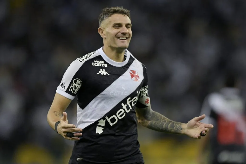 RJ – RIO DE JANEIRO – 24/05/2025 – BRASILEIRO A 2025, FLUMINENSE X VASCO – Vegetti jogador do Vasco lamenta durante partida contra o Fluminense no estadio Maracana pelo campeonato Brasileiro A 2025. Foto: Alexandre Loureiro/AGIF