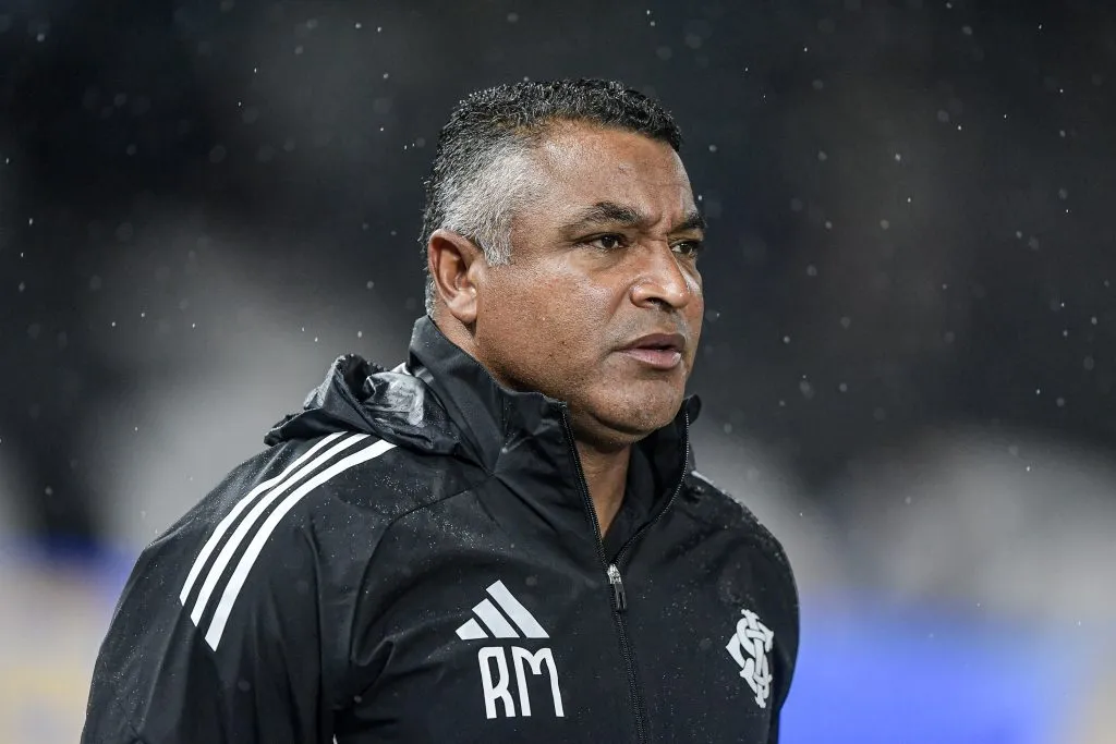 Roger Machado cobra por reforços no Internacional. Foto: Thiago Ribeiro/AGIF