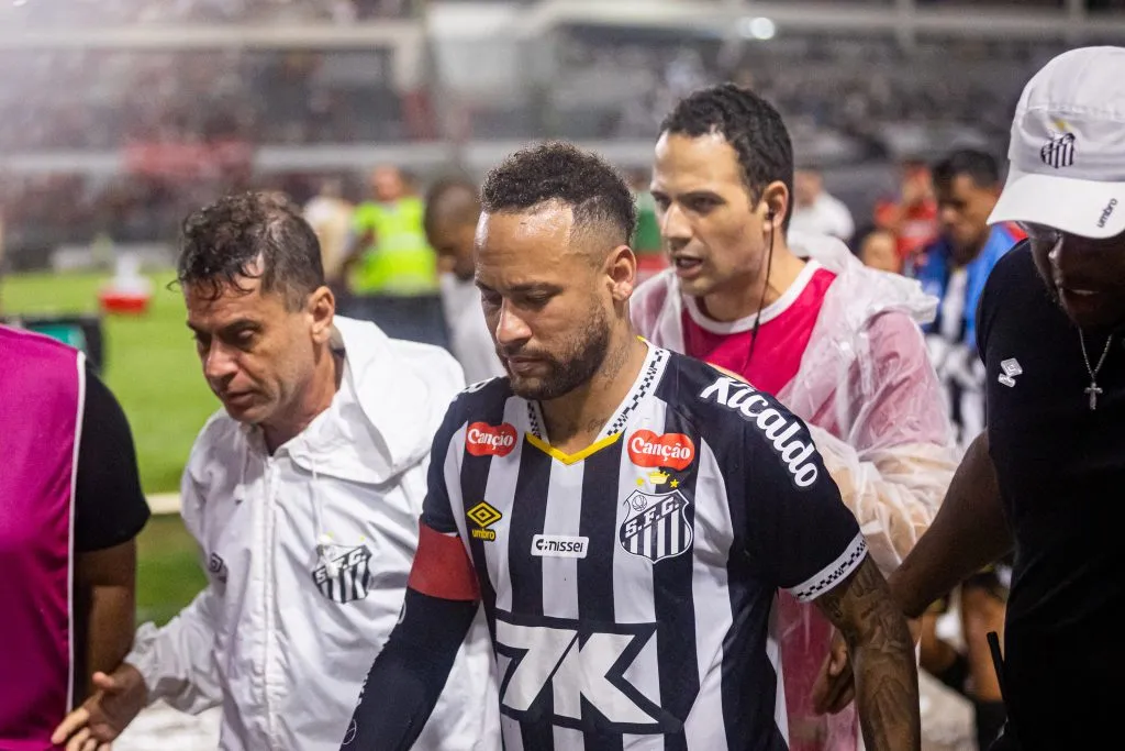 AL – MACEIO – 22/05/2025 – COPA DO BRASIL 2025, CRB X SANTOS – Neymar provoca torcida do CRB, apos eliminacao nos penaltis, estadio Rei Pele pelo campeonato Copa Do Brasil 2025. Foto: Itawi Albuquerque/AGIF