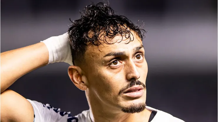 Diego Pituca durante partida do Peixe na Vila Belmiro.