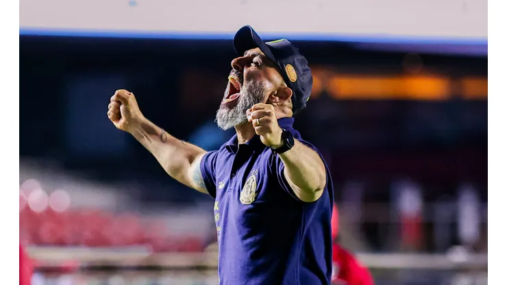 Rafael Guanaes técnico do Mirassol comemora vitória após partida contra o São Paulo no estádio Morumbi pelo campeonato Brasileiro A 2025. Foto: Fabio Giannelli/AGIF