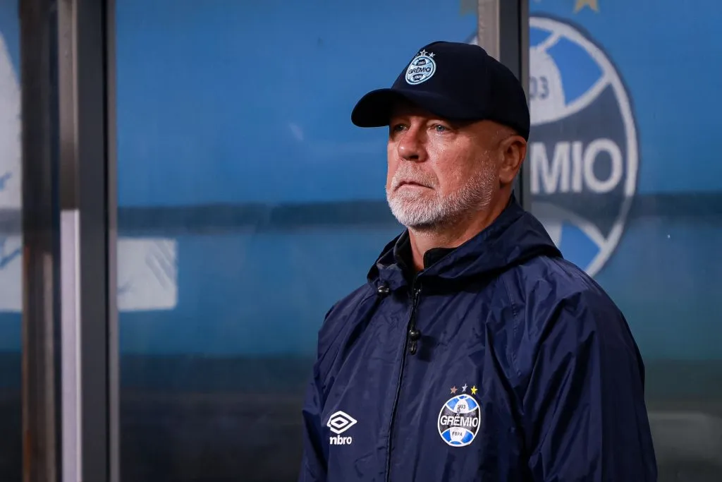 Mano Menezes respira no cargo de treinador do Imortal. Foto: Maxi Franzoi/AGIF