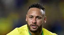 Neymar em ação com a camisa da Seleção Brasileira - Foto: Pedro Vilela/Getty Images