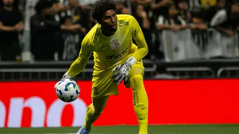 Hugo Souza jogador do Corinthians durante partida contra o Atlético-MG no estádio Arena MRV pelo campeonato Brasileiro A 2025.