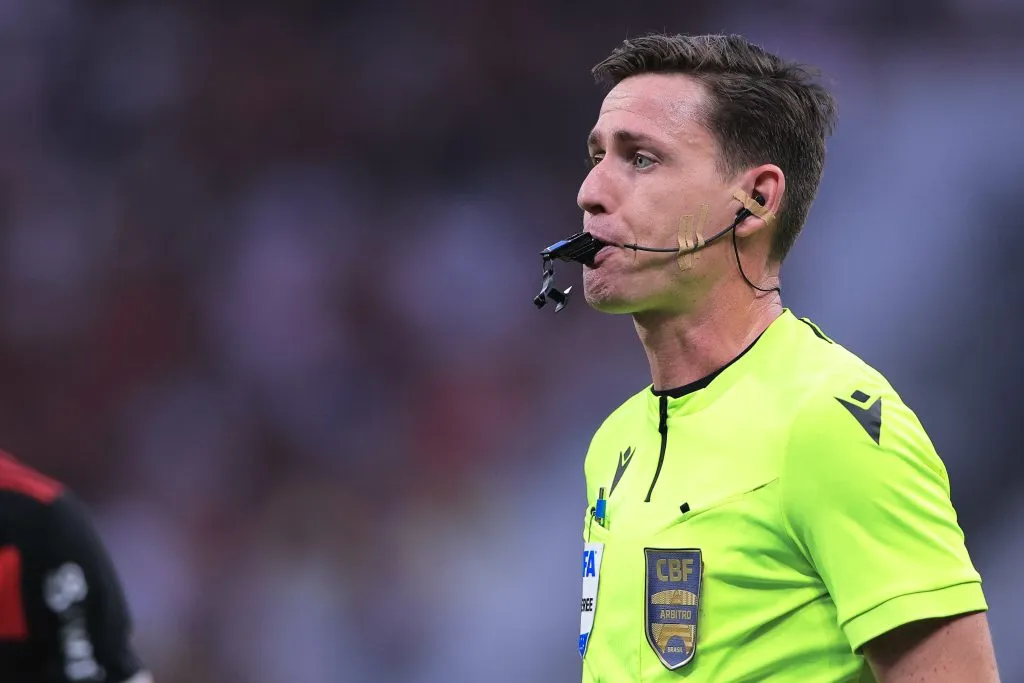 Ramon Abatti Abel foi o árbitro de Palmeiras x Flamengo. Foto: Ettore Chiereguini/AGIF