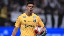 SP - SAO PAULO - 12/02/2025 - PAULISTA 2025, CORINTHIANS X SANTOS - Gabriel Brazao goleiro do Santos durante partida contra o Corinthians no estadio Arena Corinthians pelo campeonato Paulista 2025. Foto: Ettore Chiereguini/AGIF