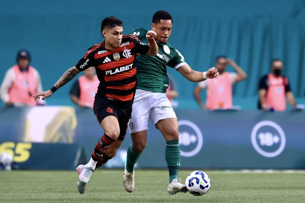 Vitor Roque durante a partida pelo Palmeiras. Foto: Marcello Zambrana/AGIF