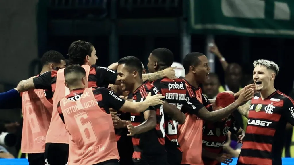 Foto: Marcello Zambrana/AGIF – Mengão encostou no líder Palmeiras e conseguiu vitória enorme no Allianz Parque.