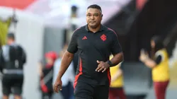 Roger Machado no comando do Inter. Foto: Marlon Costa/AGIF