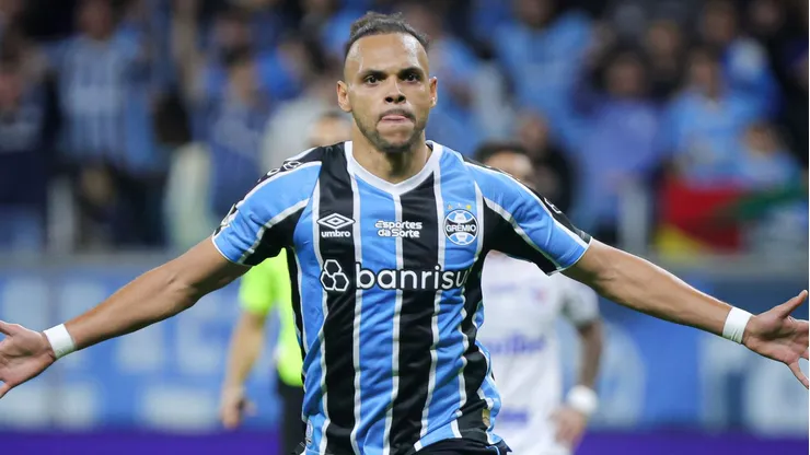 Braithwaite disse que árbitro acertou ao marcar o pênalti na Arena do Grêmio