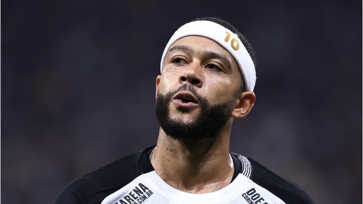 Memphis Depay será desfalque do Corinthians - Foto: Thiago Ribeiro/AGIF.