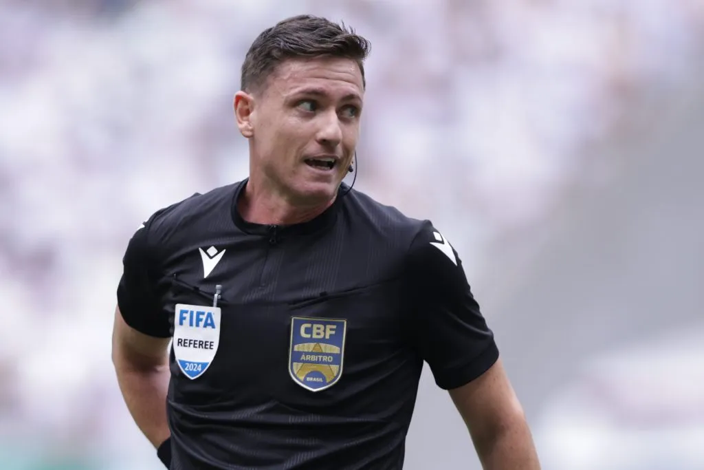 Ramon Abatti Abel foi o juiz da partida. Foto: Ettore Chiereguini/AGIF