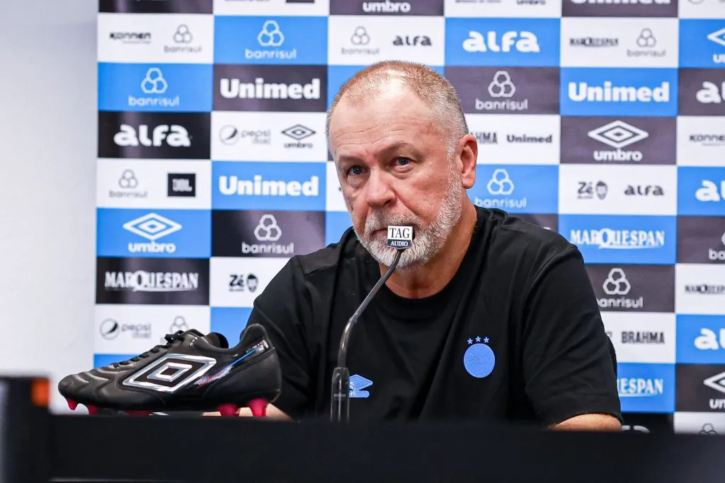 Mano Menezes vem sendo criticado por conta dos resultados no Grêmio. Foto: Maxi Franzoi/AGIF