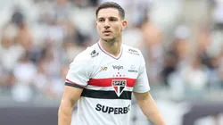 Cédric Soares jogador do São Paulo durante partida contra o Atlético-MG no estádio Mineirão pelo campeonato Brasileiro A 2025.