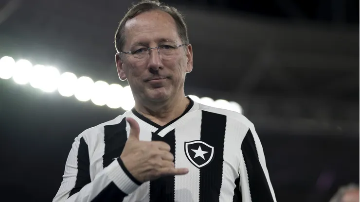 Textor autoriza e Botafogo volta à carga pela contratação do zagueiro Abner, do Juventude.