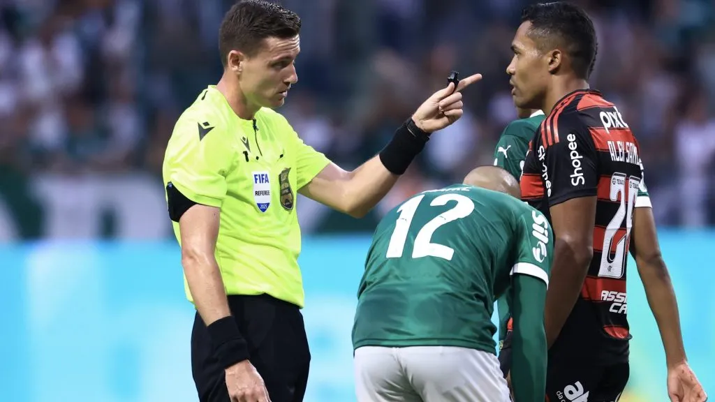 Ramon Abatti Abel tomou decisões questionáveis - Foto: Marcello Zambrana/AGIF.