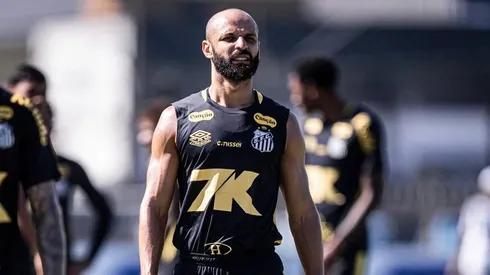 Thaciano, meia falha novamente e irrita torcida do Santos nas redes sociais