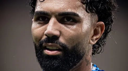 Gabigol começou no banco diante do Corinthians.