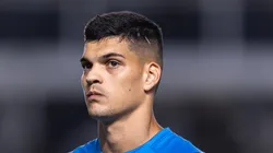 SP - SANTOS - 16/04/2025 - BRASILEIRO A 2025, SANTOS X ATLETICO-MG - Gabriel Brazao jogador do Santos durante partida contra o Atletico-MG no estadio Vila Belmiro pelo campeonato Brasileiro A 2025.