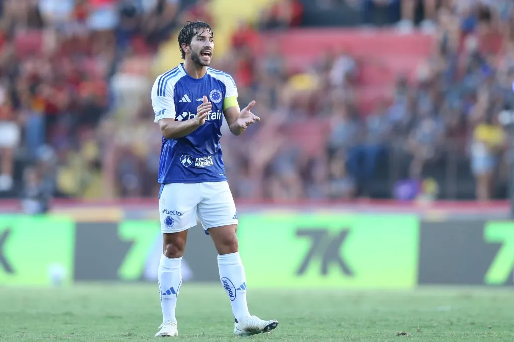 Lucas Silva, capitão do Cruzeiro marcou um belo golaço sobre o Fortaleza fora de casa pelo campeonato brasileiro Serie A. Foto: Marlon Costa/AGIF