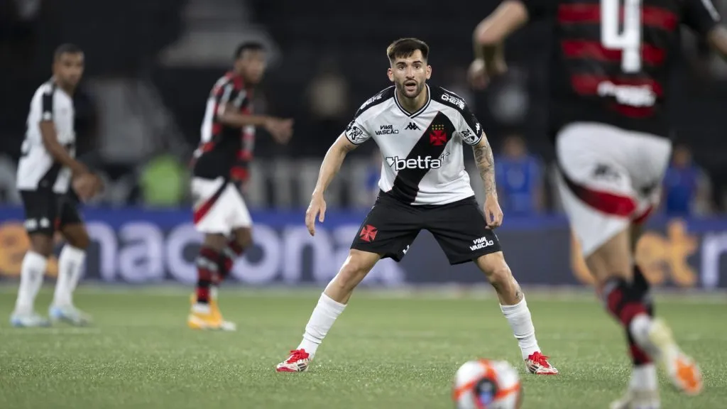 Garré em ação pelo Vasco contra o Flamengo, pelo Campeonato Carioca – Foto: Jorge Rodrigues/AGIF