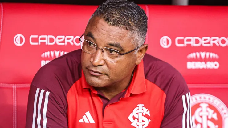 Roger Machado, acompanhando a equipe do Internacional -Foto: Baggio Rodrigues/AGIF