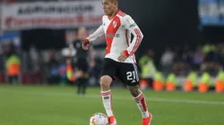 BUENOS AIRES, ARGENTINA - MAY 14: Ezequiel Barco of River Plate plays the ball during a Copa CONMEBOL Libertadores 2024 Group H match between River Plate and Libertad at Estadio Mas Monumental Antonio Vespucio Liberti on May 14, 2024 in Buenos Aires, Argentina. (Photo by Daniel Jayo/Getty Images)