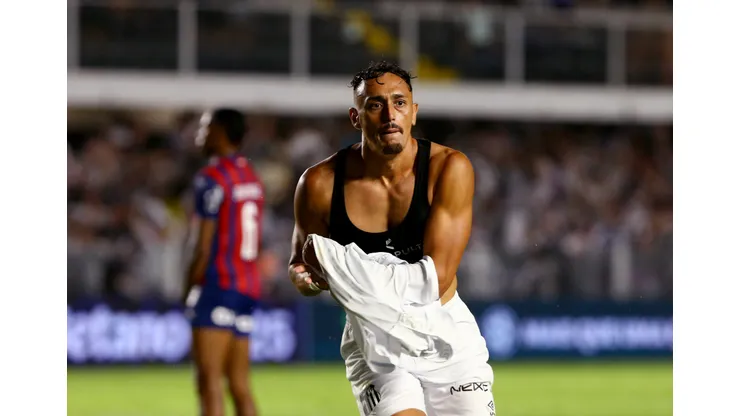 SP - SANTOS - 06/04/2025 - BRASILEIRO A 2025, SANTOS X BAHIA - Diego Pituca jogador do Santos comemora seu gol durante partida contra o Bahia no estadio Vila Belmiro pelo campeonato Brasileiro A 2025. Foto: Mauricio De Souza/AGIF