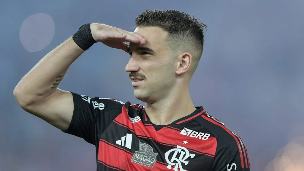 Léo Ortiz, defensor do Rubro-Negro. Foto: Thiago Ribeiro/AGIF.