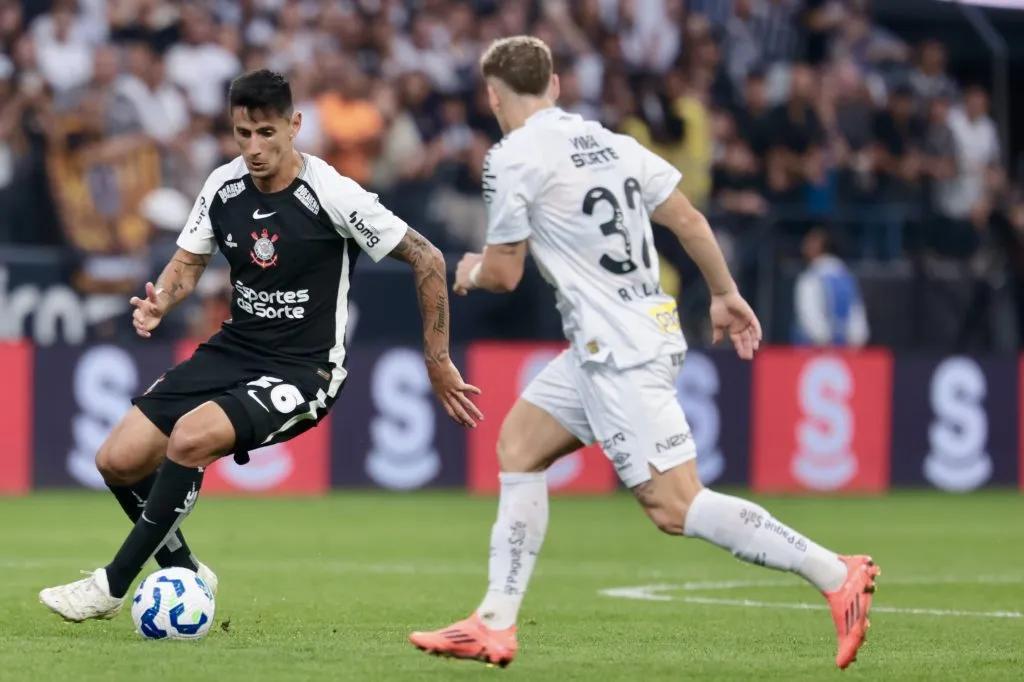 Fabrizio Angileri jogador do Corinthians durante partida contra o Santos – Foto: Marcello Zambrana/AGIF