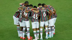 Jogadores do Fluminense reunidos no gramado do Maracanã. Foto: DiaEsportivo / Alamy Stock Photo