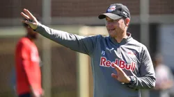 Fernando Seabra, técnico do Bragantino foi alvo de cobranças após escalação polemica contra o Juventudo com o capitão Sasha no banco