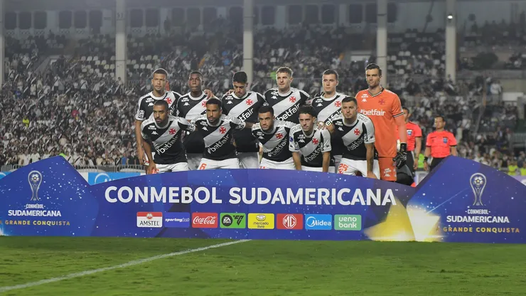 Jogadores do Vasco em partida pela Sul-Americana 2025 - Foto: Thiago Ribeiro/AGIF
