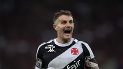 Vegetti, jogador do Vasco, durante partida contra o Flamengo, pelo Brasileirão Betano. Foto: Thiago Ribeiro/AGIF.