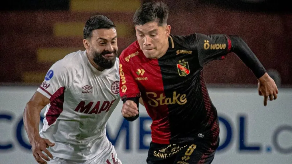 Jogador do Melgar durante partida contra o Lanús pela Sul-Americana – Foto: Reprodução/Melgar