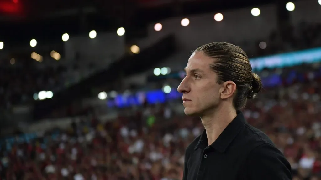 Filipe Luís, técnico do Flamengo, durante partida contra o Botafogo, pelo Brasileirão Betano. Foto: Thiago Ribeiro/AGIF.