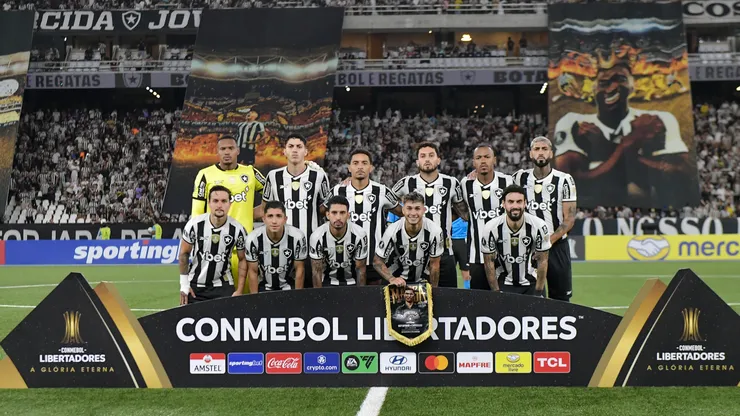 Jogadores do Botafogo em campo durante a Copa Libertadores - Foto: Thiago Ribeiro/AGIF