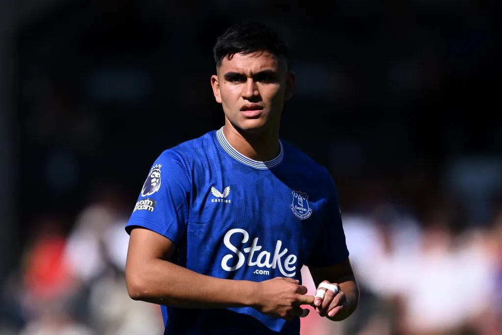 LONDON, ENGLAND – MAY 10:  Carlos Alcaraz of Everton reacts during the Premier League match between Fulham FC and Everton FC at Craven Cottage on May 10, 2025 in London, England. (Photo by Justin Setterfield/Getty Images)