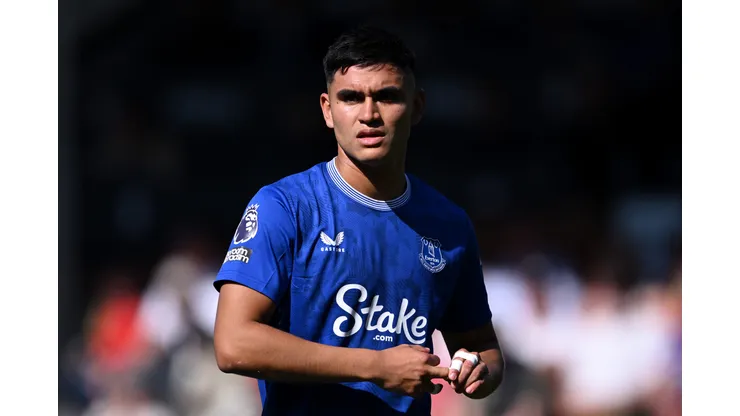 LONDON, ENGLAND - MAY 10: Carlos Alcaraz of Everton reacts during the Premier League match between Fulham FC and Everton FC at Craven Cottage on May 10, 2025 in London, England. (Photo by Justin Setterfield/Getty Images)