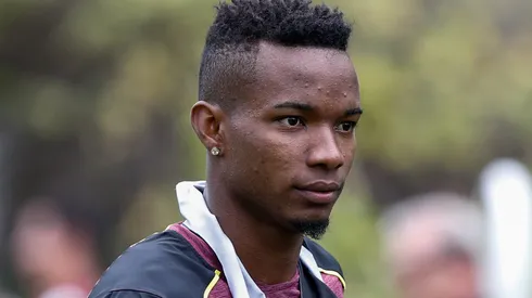 Thiago Mendes durante treinamento quando defendia o São Paulo, em 2016.