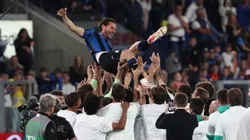 BERGAMO, ITALY - MAY 25: Rafael Toloi of Atalanta is lifted in the air by teammates after his final appearance for the club following the Serie A match between Atalanta and Parma at Gewiss Stadium on May 25, 2025 in Bergamo, Italy. (Photo by Marco Luzzani/Getty Images)
